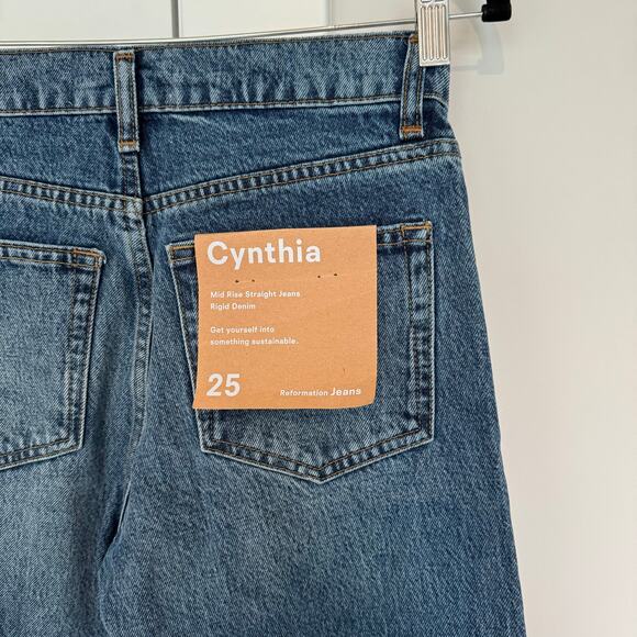 Reformation Cynthia Mid Rise Straight Rigid Chesapeake Wash Jeans 25 NEW Denim - Picture 5 of 8